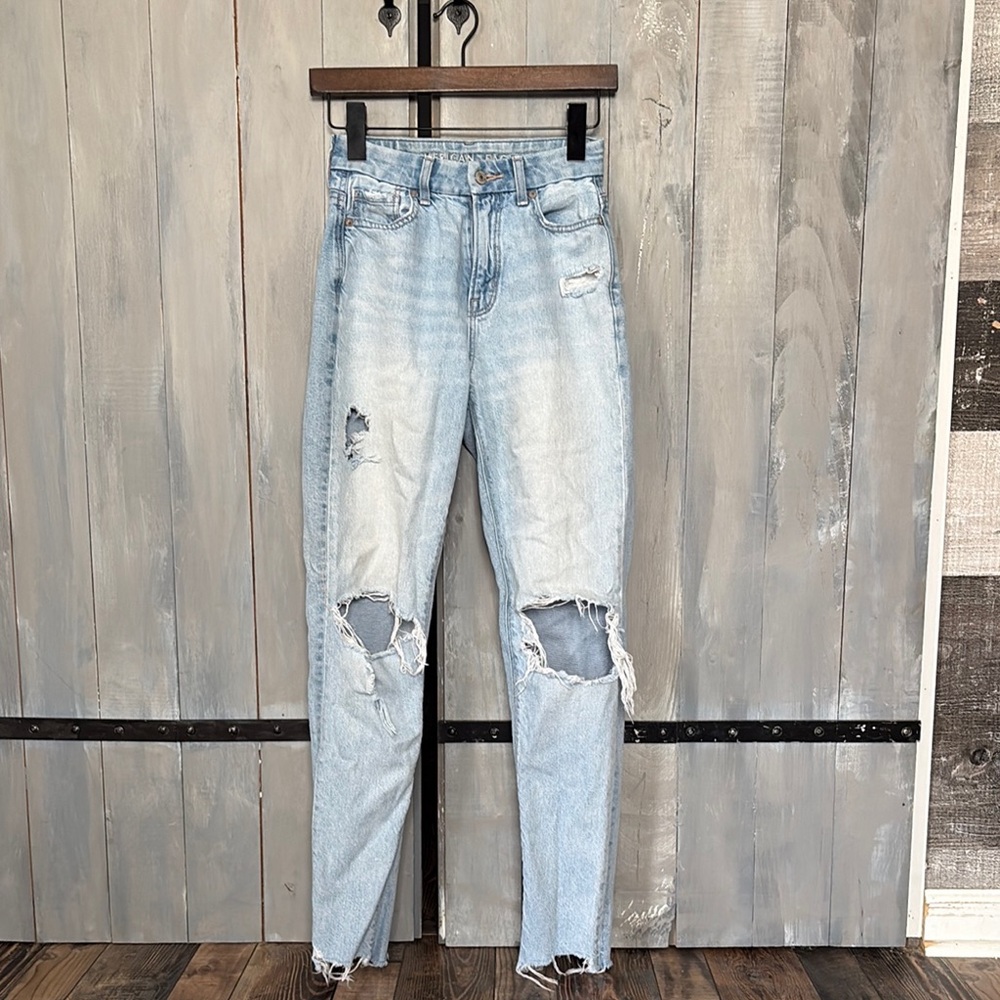 American Eagle Outfitters White and Blue Curvy Mom Jeans Distressed